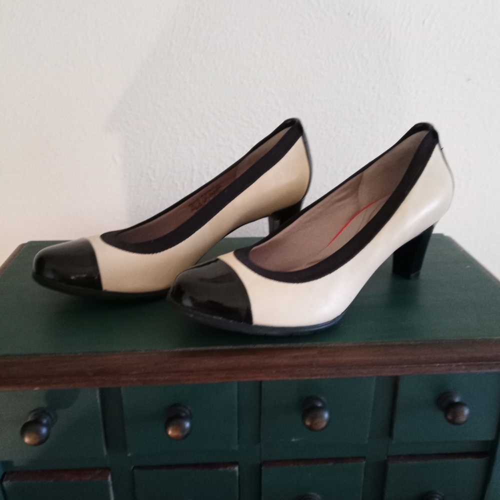 Shoes - Picture 2 of 4